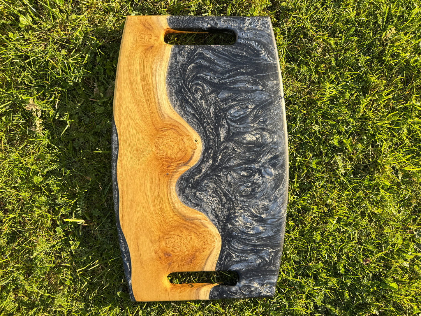 Silbersturm – serving board made of wood and epoxy resin