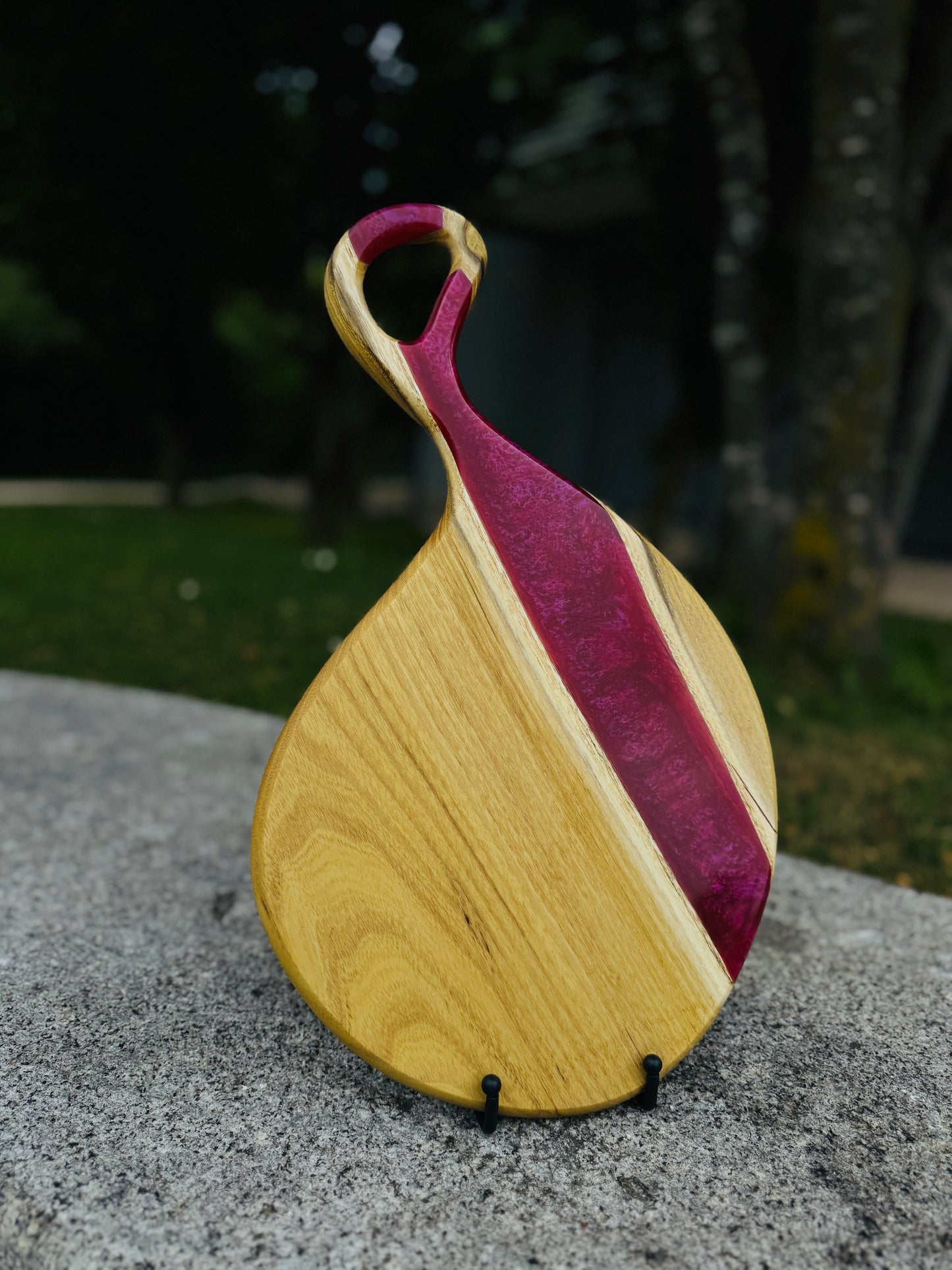 Beaufort – serving board made of robinia & epoxy resin