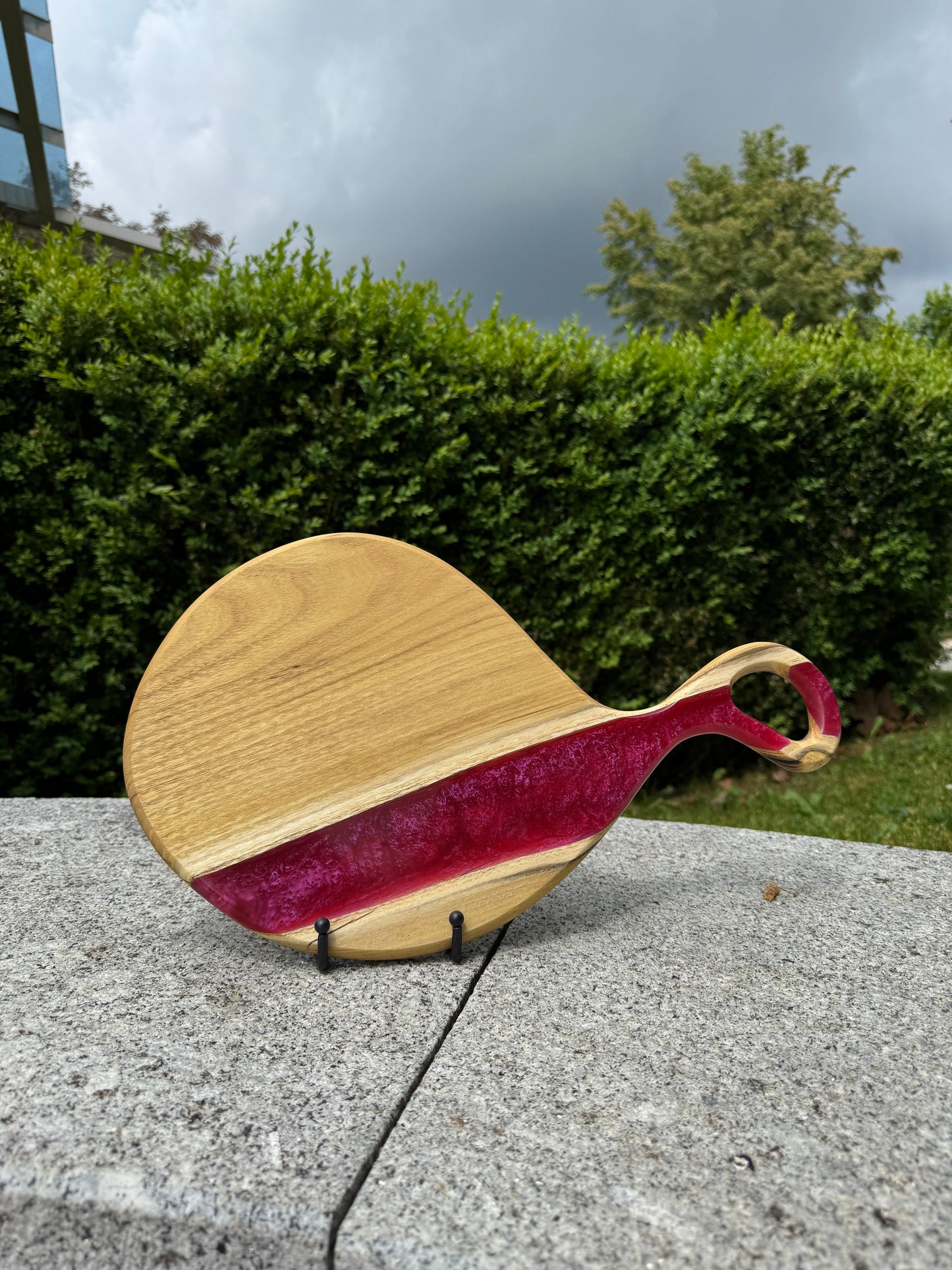 Beaufort – serving board made of robinia & epoxy resin