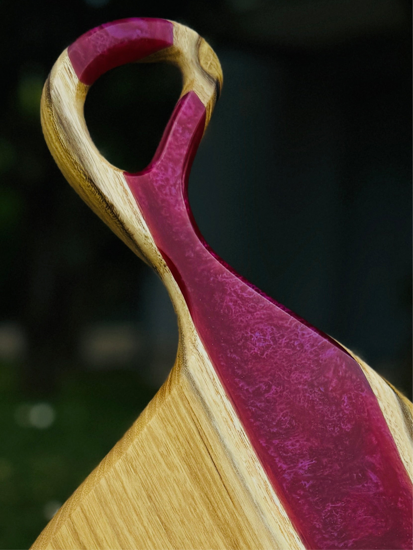Beaufort – serving board made of robinia & epoxy resin