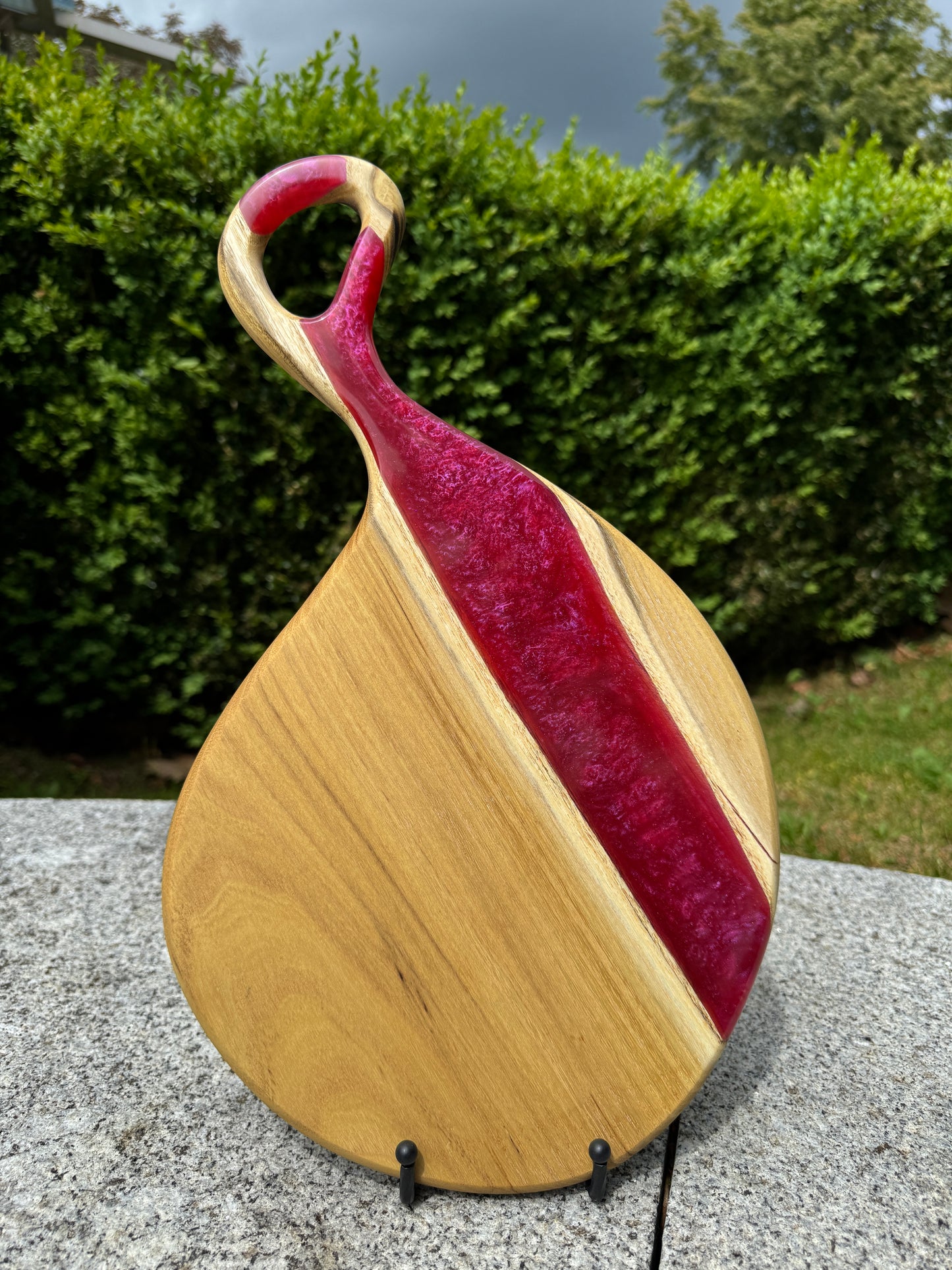 Beaufort – serving board made of robinia & epoxy resin