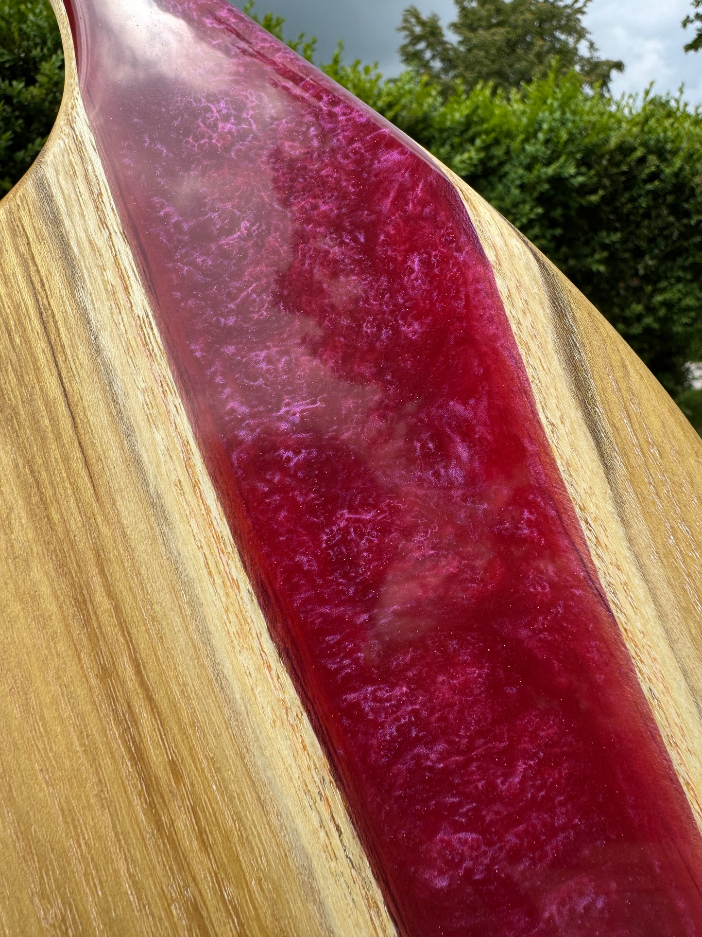 Beaufort – serving board made of robinia & epoxy resin