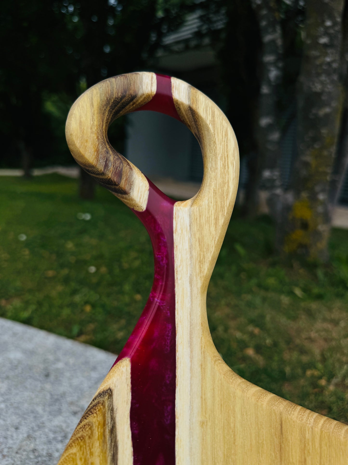 Beaufort – serving board made of robinia & epoxy resin