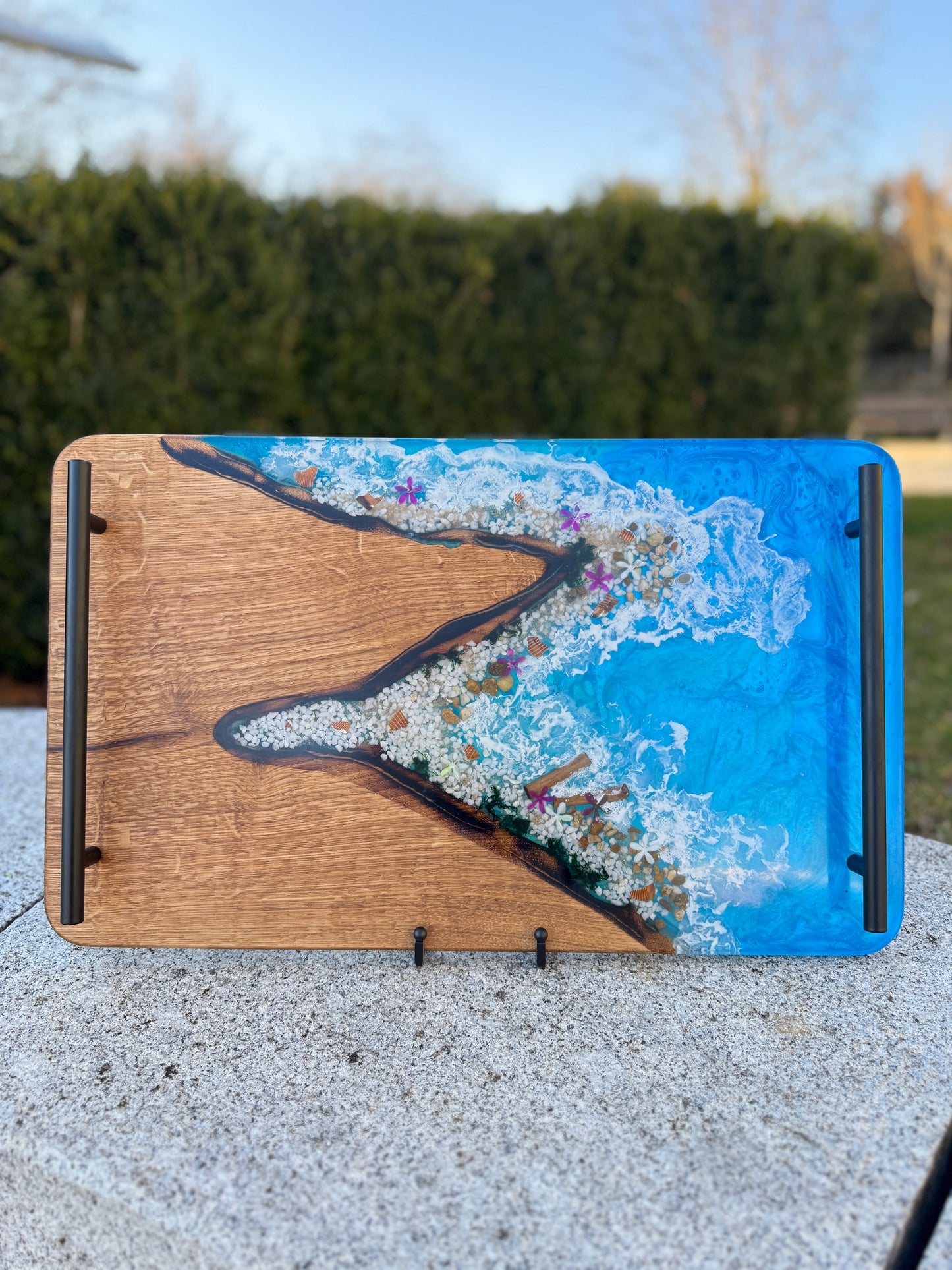 Maritima Fire – Oak serving tray with marine-effect epoxy resin and burnt edges