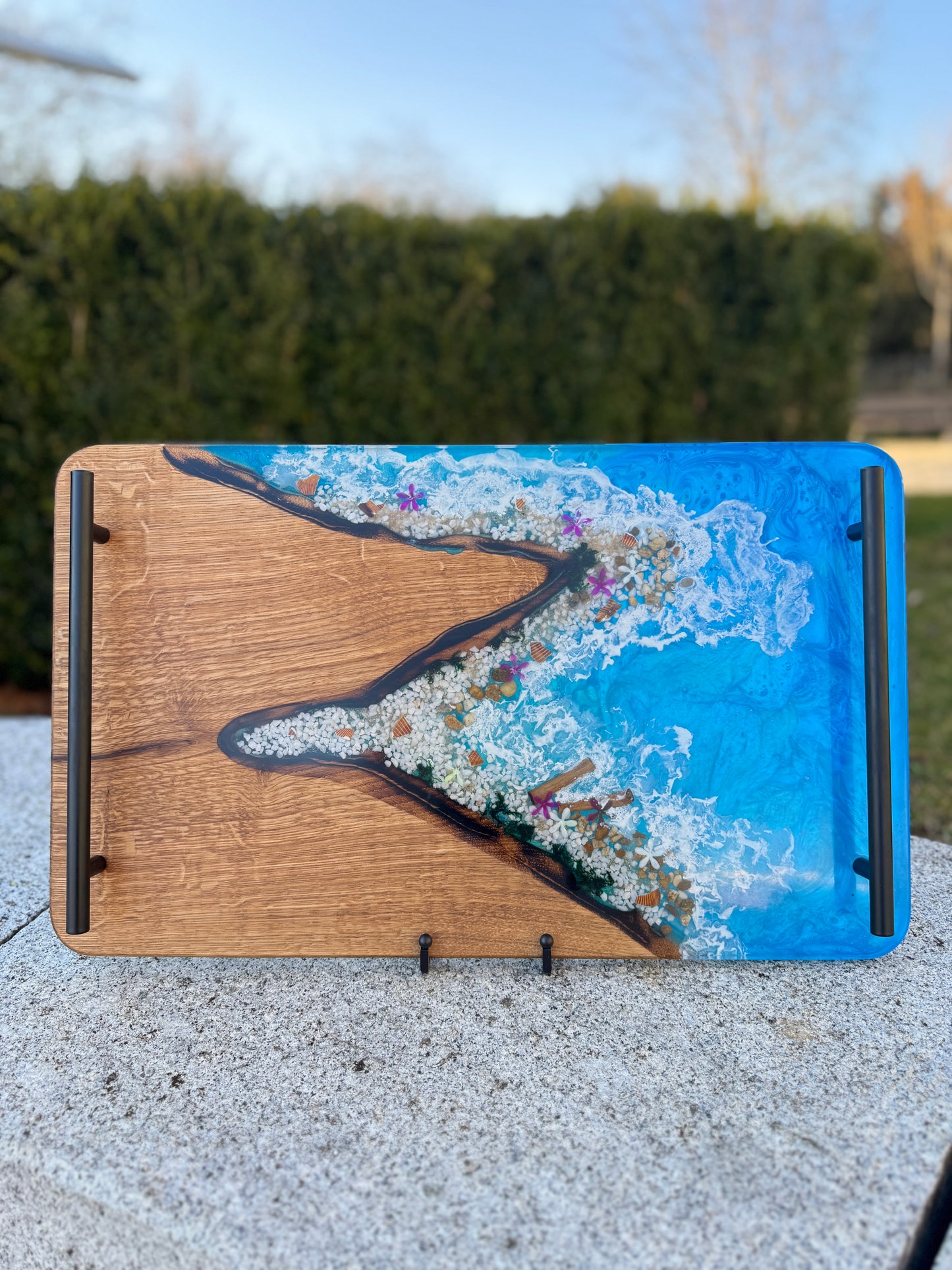 Maritima Fire – Oak serving tray with marine-effect epoxy resin and burnt edges