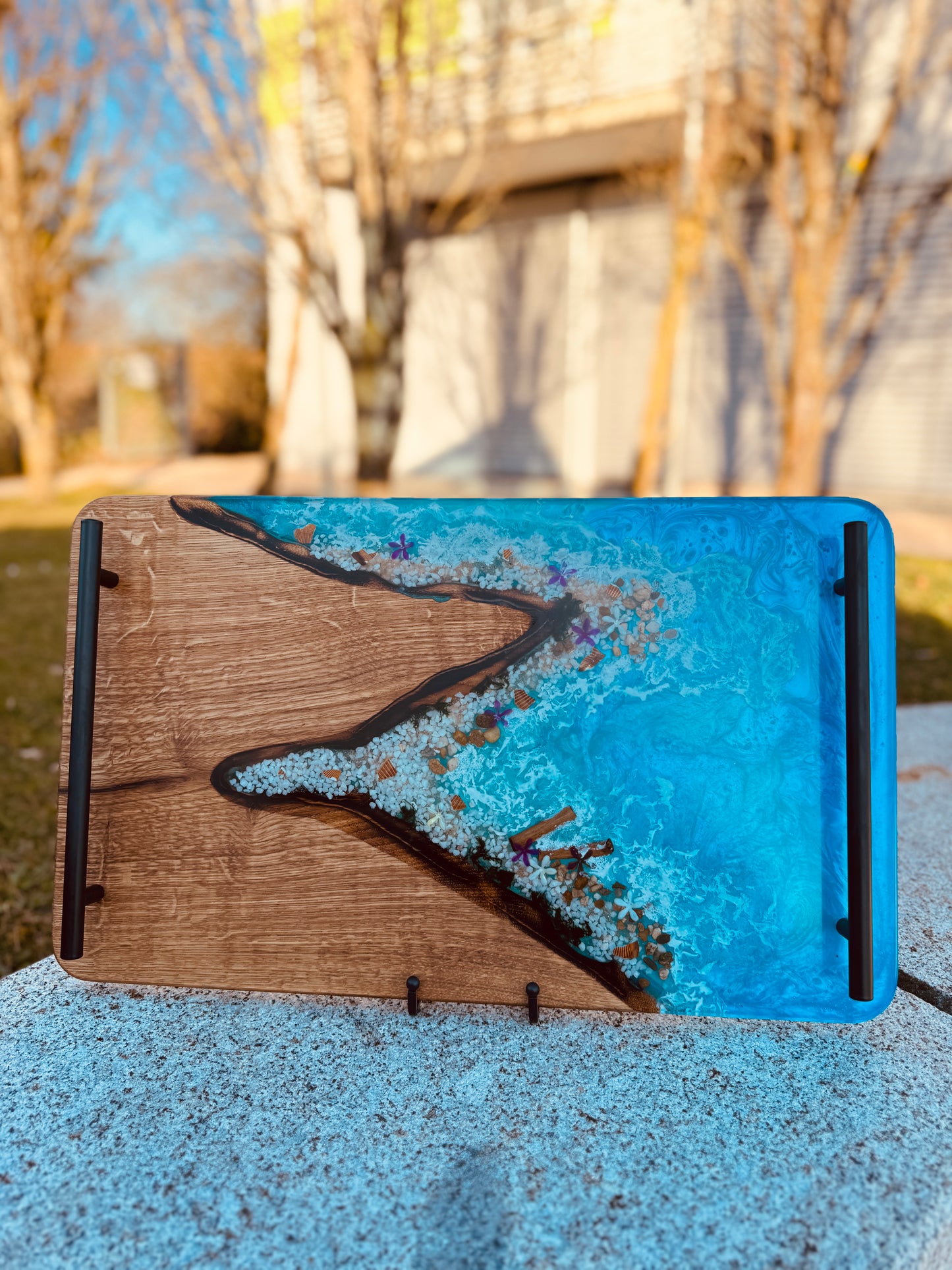 Maritima Fire – Oak serving tray with marine-effect epoxy resin and burnt edges