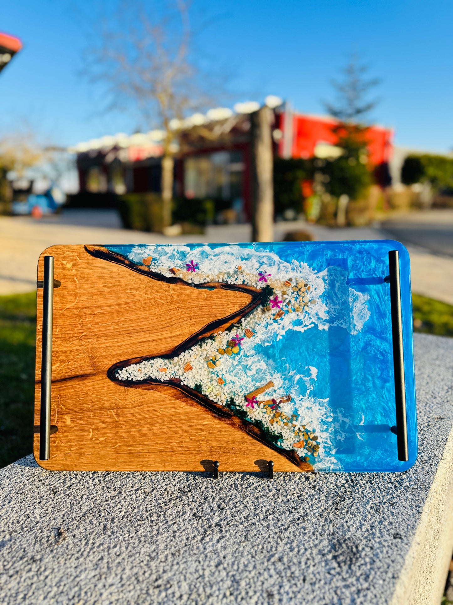 Maritima Fire – Oak serving tray with marine-effect epoxy resin and burnt edges