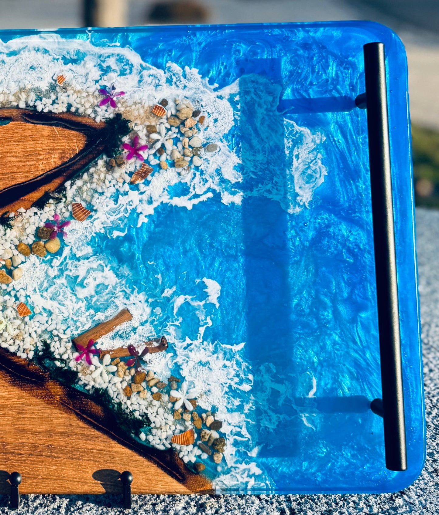 Maritima Fire – Oak serving tray with marine-effect epoxy resin and burnt edges