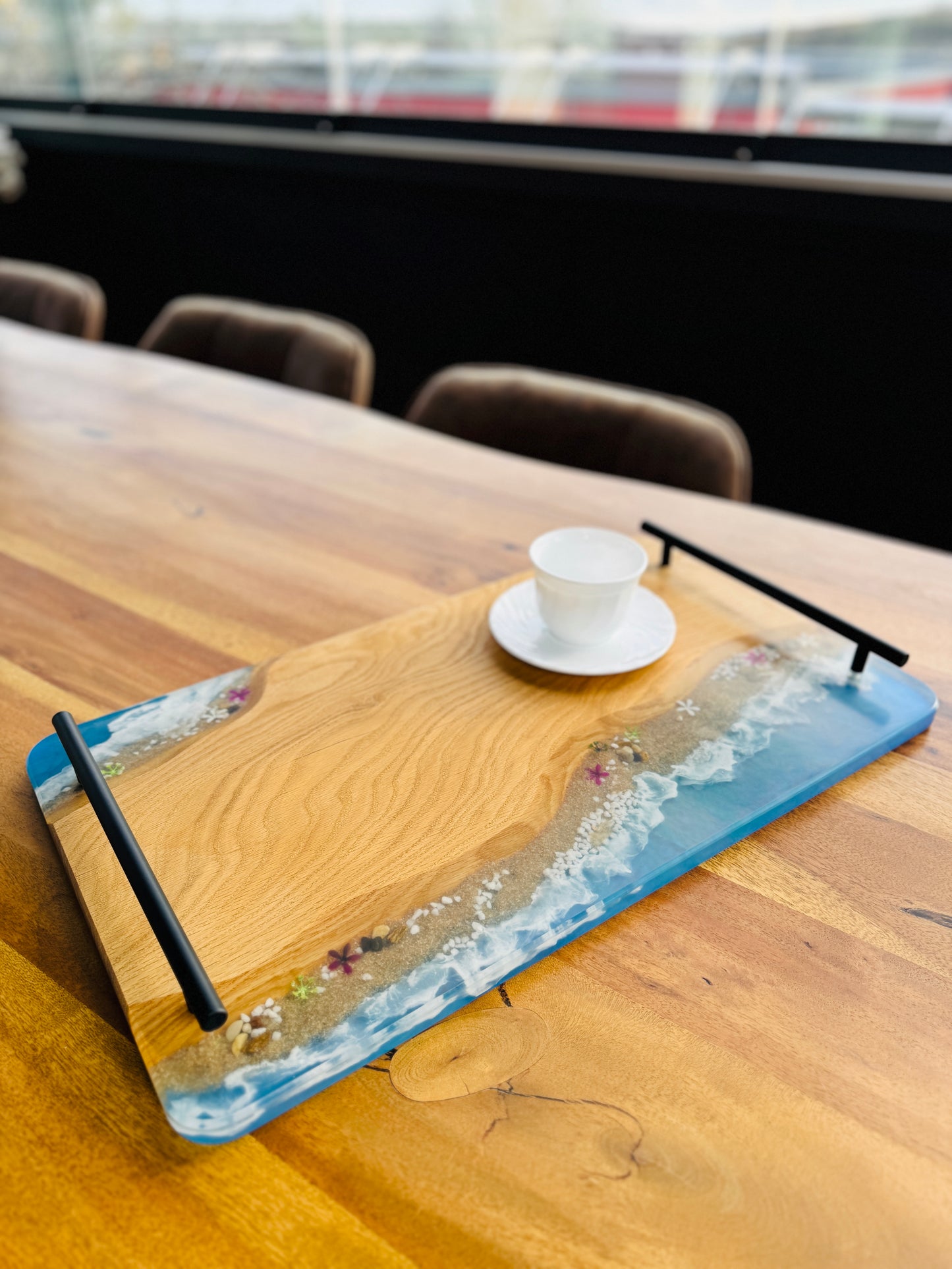 Maritima Tray – Serving tray made of oak wood with marine-effect epoxy resin.