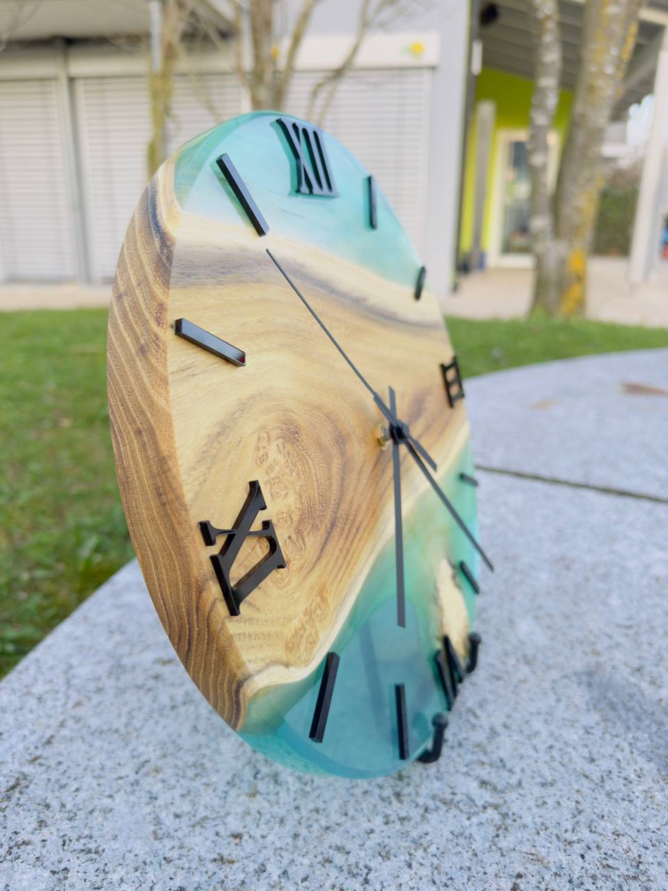 Blue Lagoon – Wall clock made of robinia wood with burls and transparent epoxy resin