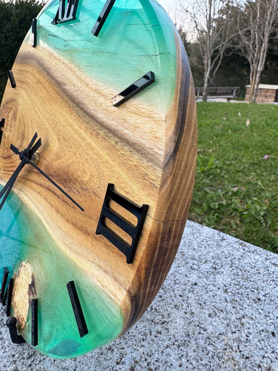 Blue Lagoon – Wall clock made of robinia wood with burls and transparent epoxy resin