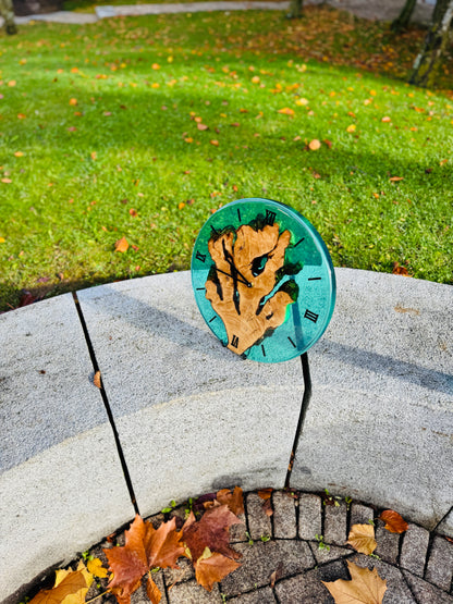 Wanduhr  "Blue Ice"  – Wanduhr aus Olivenholz und Epoxidharz – 40 cm