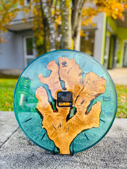 Wanduhr  "Blue Ice"  – Wanduhr aus Olivenholz und Epoxidharz – 40 cm