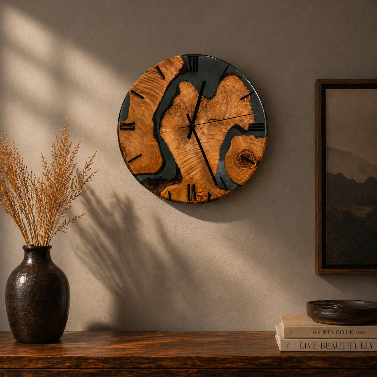 Fluss der Zeit - Wanduhr aus Olivenholz und Epoxidharz