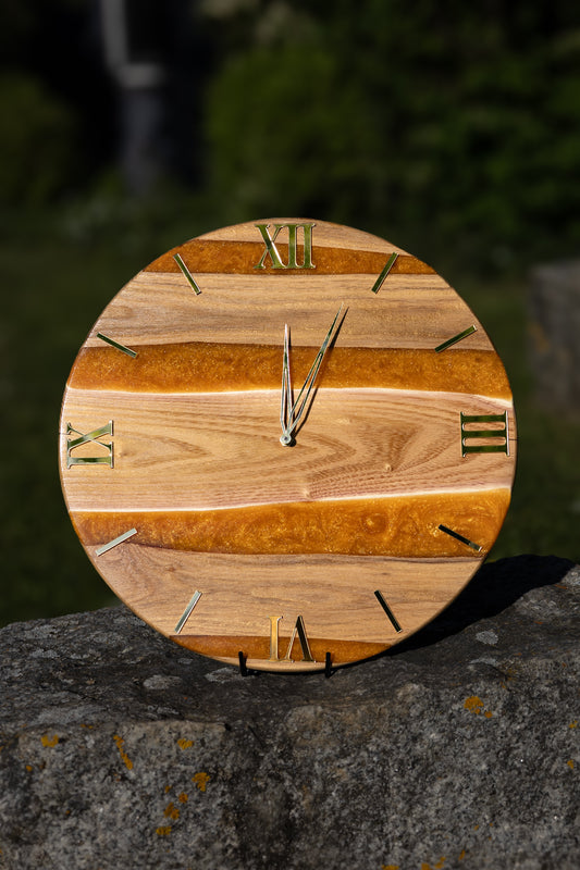 Golden Horizon
 – Handgefertigte Wanduhr aus Olivenholz & Epoxidharz