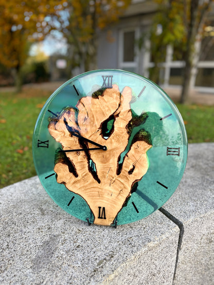 Wanduhr  "Blue Ice"  – Wanduhr aus Olivenholz und Epoxidharz – 40 cm