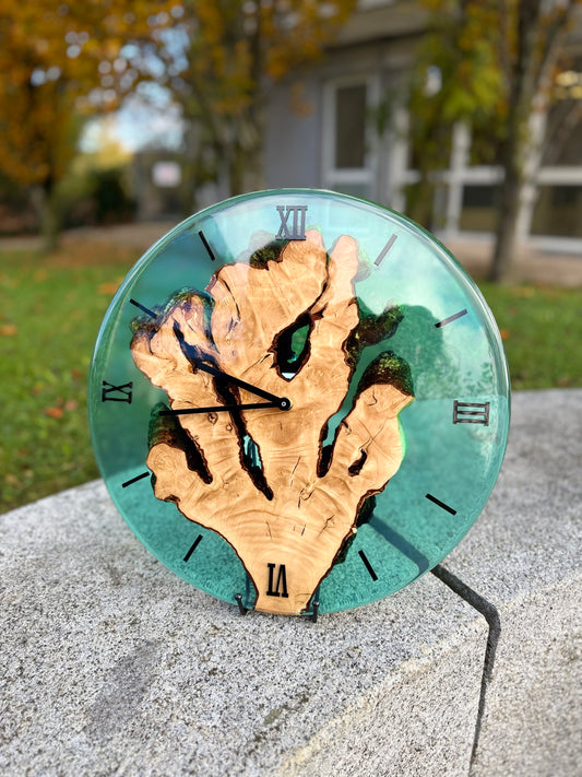 Wanduhr  "Blue Ice"  – Wanduhr aus Olivenholz und Epoxidharz – 40 cm