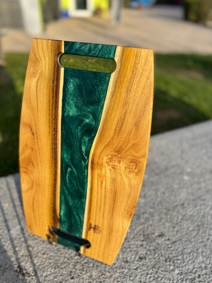 Das Geheimnis des Jades - Servierbrett aus Holz und Epoxidharz