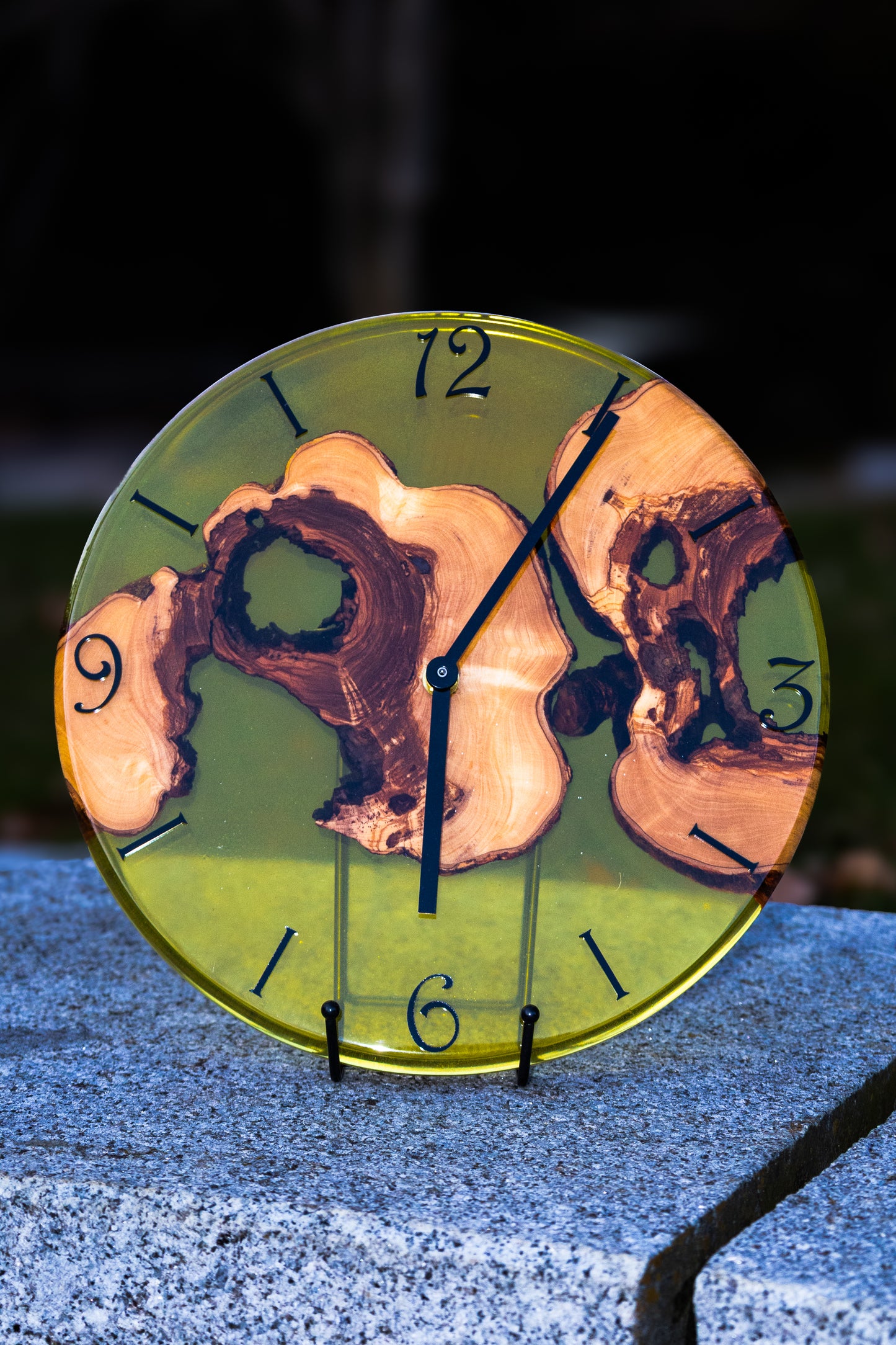 Verde Luna - Exklusive Wanduhr aus Olivenholz