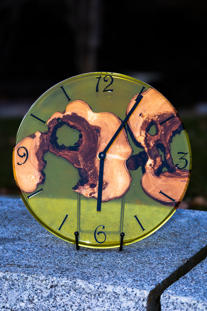 Verde Luna - Exklusive Wanduhr aus Olivenholz