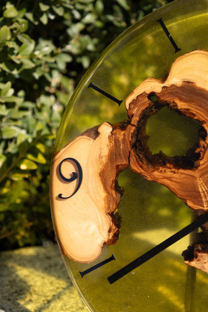 Verde Luna - Exklusive Wanduhr aus Olivenholz