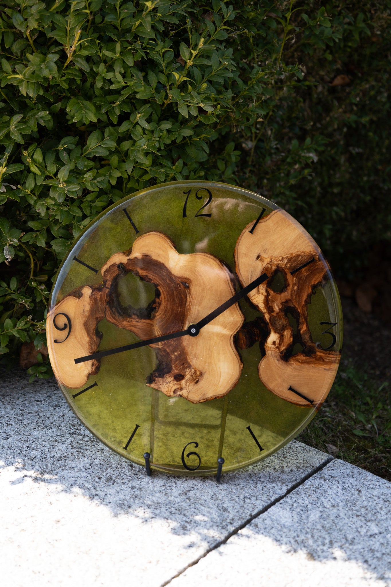 Verde Luna - Exklusive Wanduhr aus Olivenholz