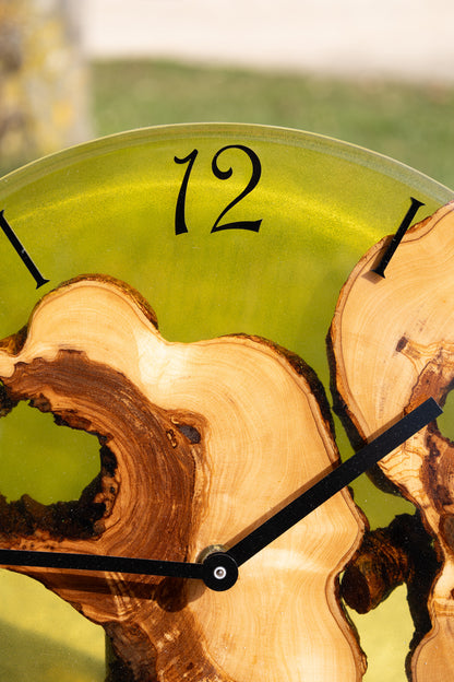 Verde Luna - Exklusive Wanduhr aus Olivenholz