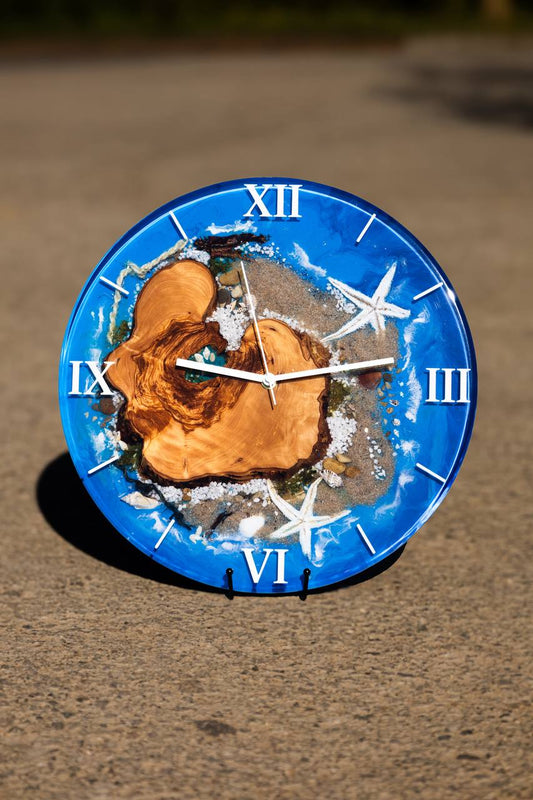 🌊 Ocean Heart – Handgefertigte Wanduhr aus Olivenholz & Epoxidharz