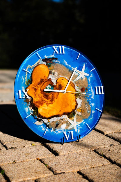 🌊 Ocean Heart – Handgefertigte Wanduhr aus Olivenholz & Epoxidharz